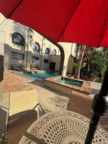 621 21st Street 303, Galveston, TX 77550