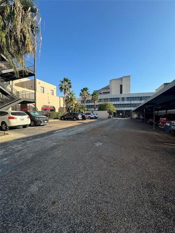 621 21st Street 303, Galveston, TX 77550