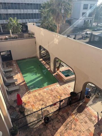 621 21st Street 303, Galveston, TX 77550