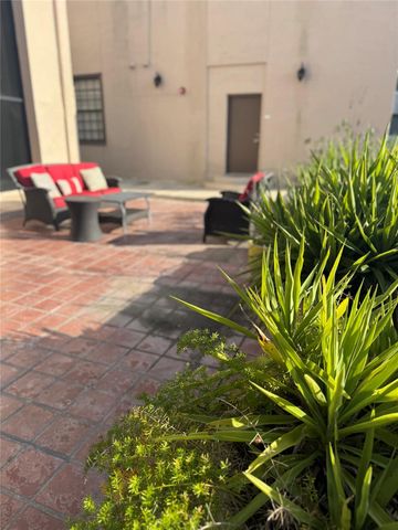 621 21st Street 303, Galveston, TX 77550
