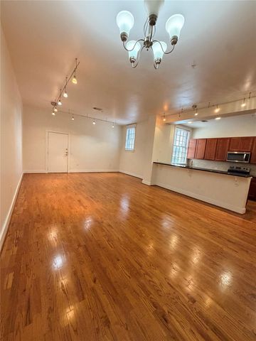 621 21st Street 303, Galveston, TX 77550