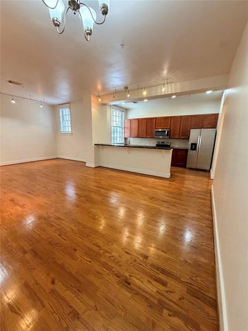 621 21st Street 303, Galveston, TX 77550