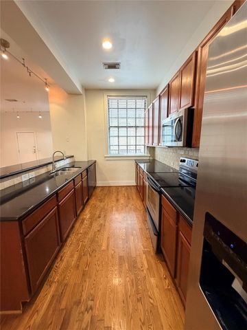 621 21st Street 303, Galveston, TX 77550
