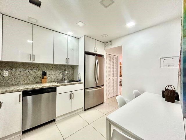 9500 W Bay Harbor Dr 2G, Bay Harbor Islands, FL 33154