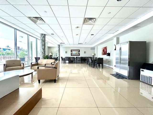 9500 W Bay Harbor Dr 2G, Bay Harbor Islands, FL 33154