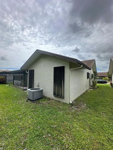 1995 SW 15th Pl, Deerfield Beach, FL 33442