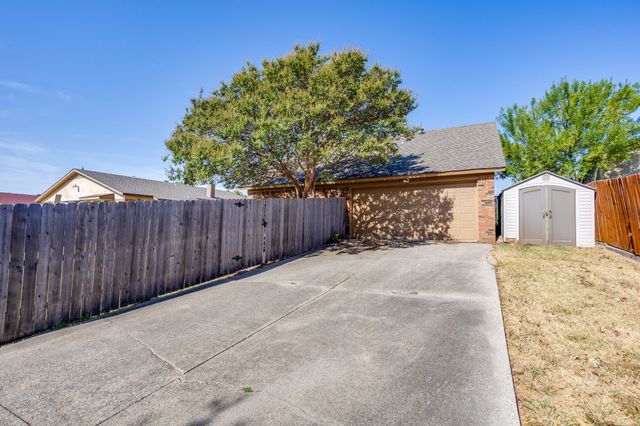 3226 Delaford Drive, Carrollton, TX 75007