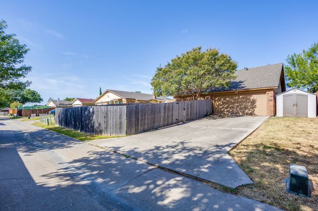 3226 Delaford Drive, Carrollton, TX 75007