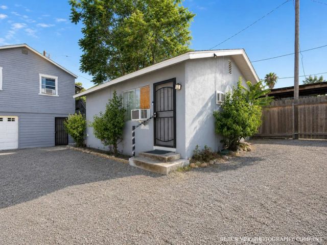 2003 Virginia Street, Bakersfield, CA 93305