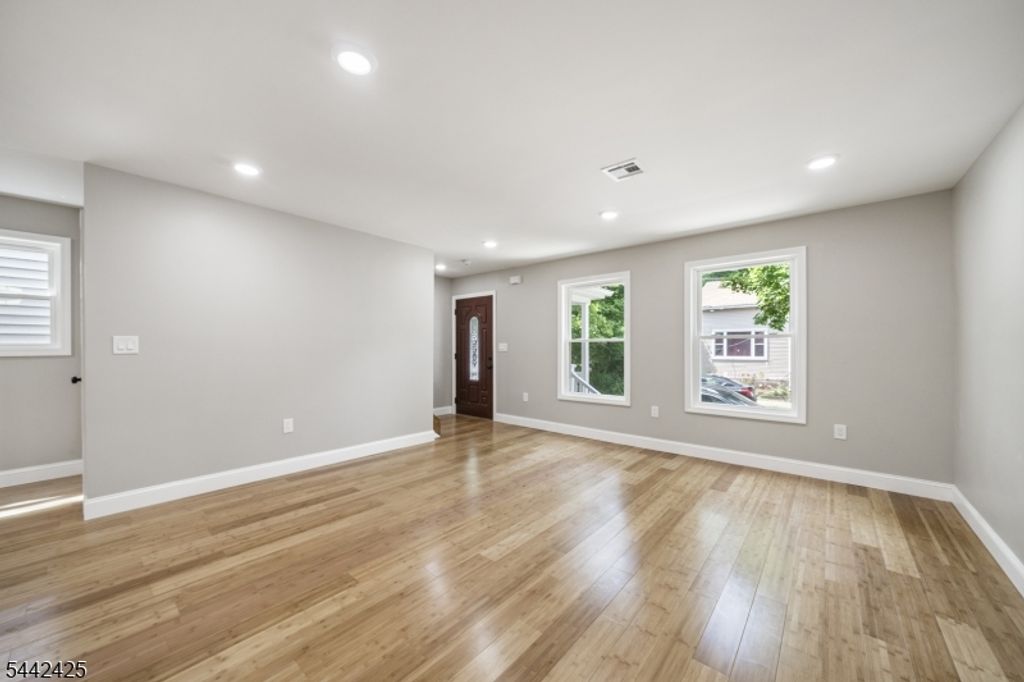 208 N 1St St, Paterson City, NJ 07522 — photo 2