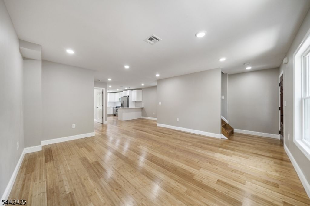 208 N 1St St, Paterson City, NJ 07522 — photo 3