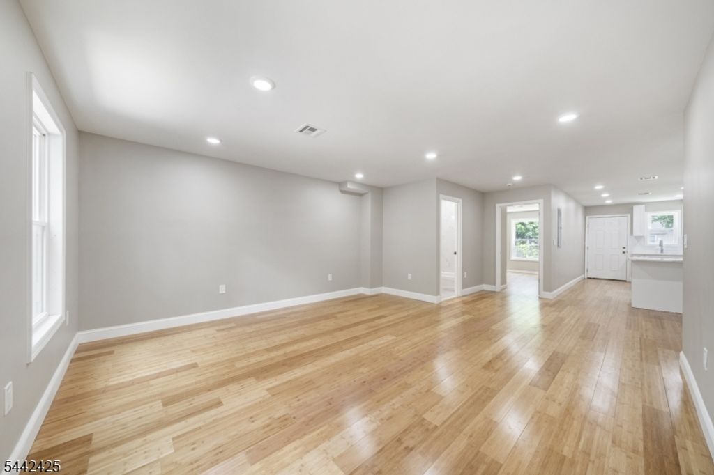 208 N 1St St, Paterson City, NJ 07522 — photo 4
