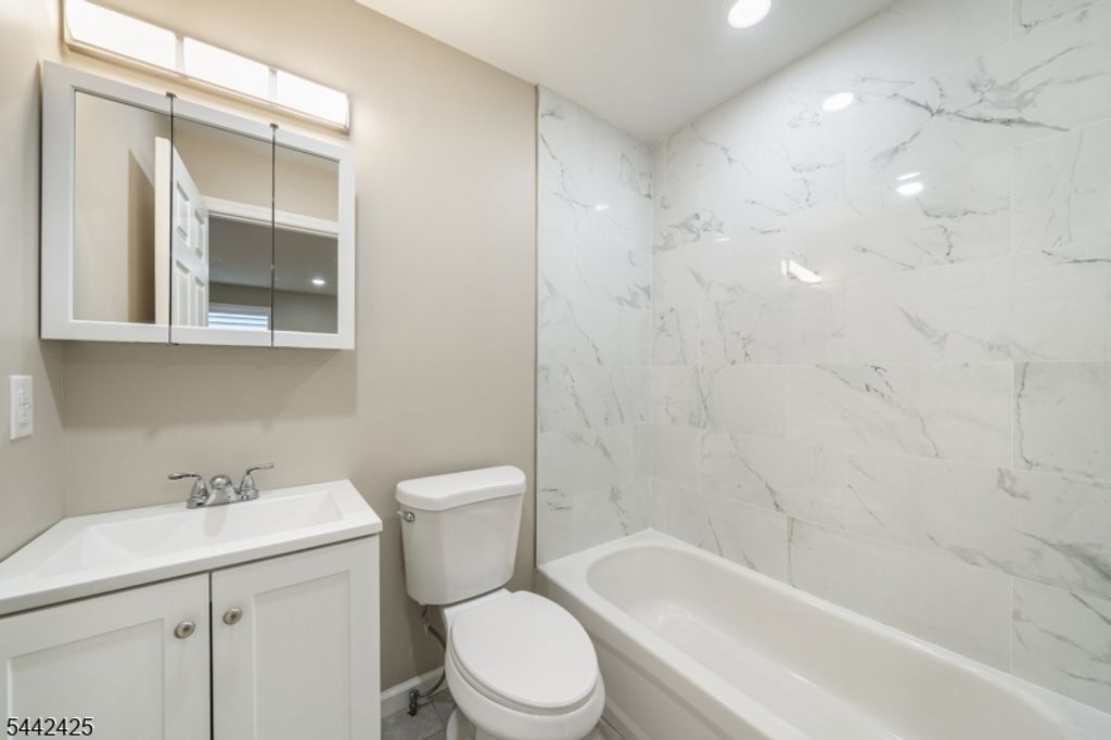 208 N 1St St, Paterson City, NJ 07522 — photo 5