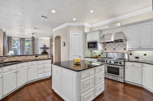 2125 Bradford Park, Fort Worth, TX 76107