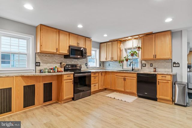 30 W MAIN STREET, Shiremanstown, PA 17011