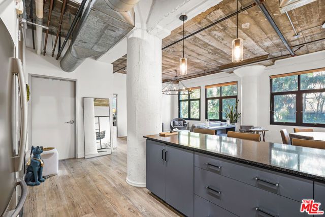 330 S 11th A205, Los Angeles, CA 90015