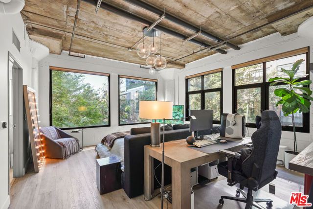 330 S 11th A205, Los Angeles, CA 90015