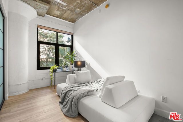 330 S 11th A205, Los Angeles, CA 90015