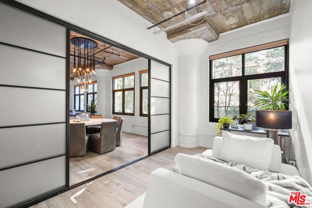 330 S 11th A205, Los Angeles, CA 90015