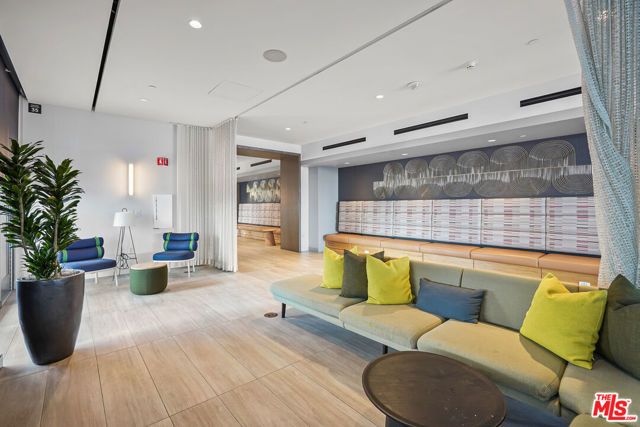 330 S 11th A205, Los Angeles, CA 90015