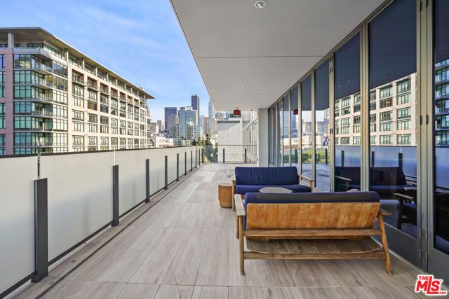 330 S 11th A205, Los Angeles, CA 90015