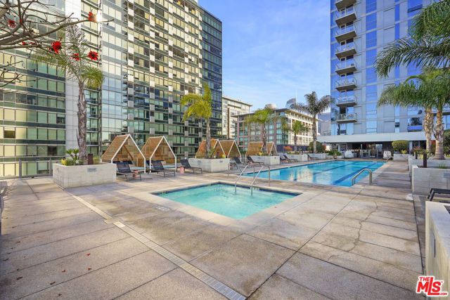 330 S 11th A205, Los Angeles, CA 90015