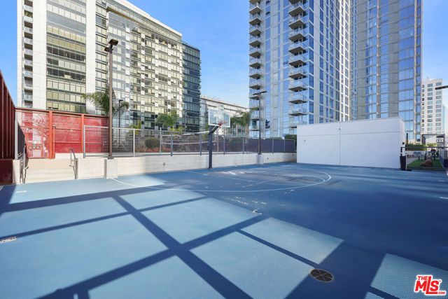 330 S 11th A205, Los Angeles, CA 90015