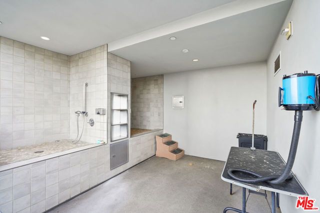 330 S 11th A205, Los Angeles, CA 90015