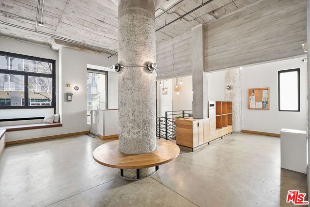 330 S 11th A205, Los Angeles, CA 90015