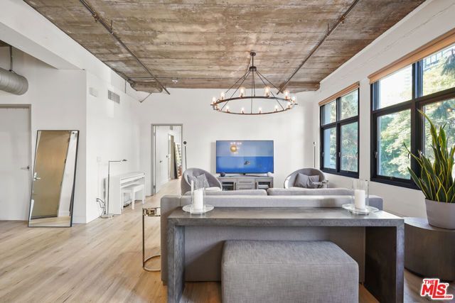 330 S 11th A205, Los Angeles, CA 90015