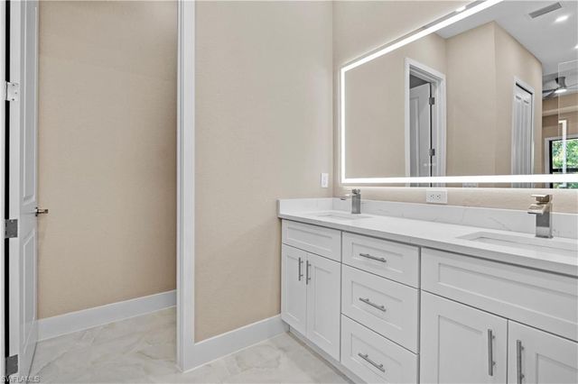 2815 19TH ST SW, Lehigh Acres, FL 33976