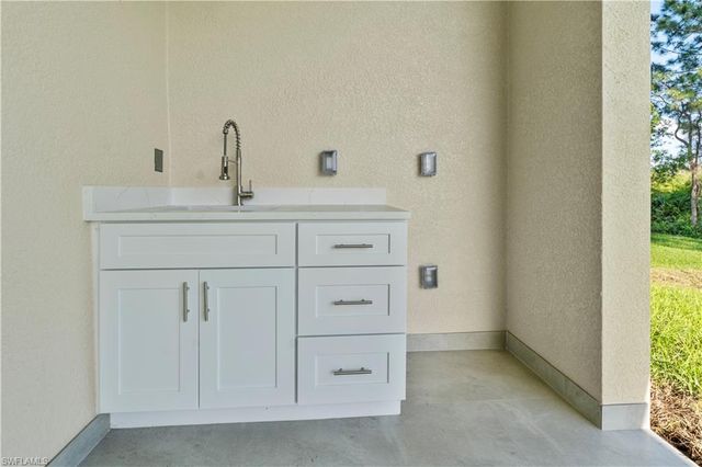 2815 19TH ST SW, Lehigh Acres, FL 33976