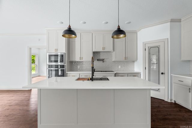 7 Sunset, Morrilton, AR 72110