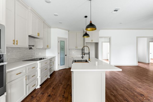 7 Sunset, Morrilton, AR 72110