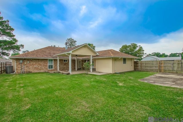 440 Chesterfield Dr, Baton Rouge, LA 70815