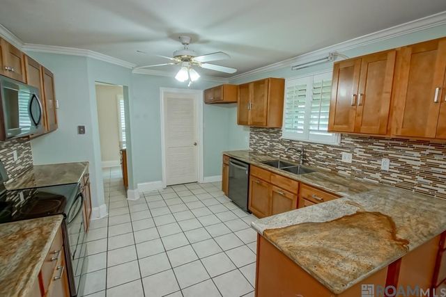 440 Chesterfield Dr, Baton Rouge, LA 70815