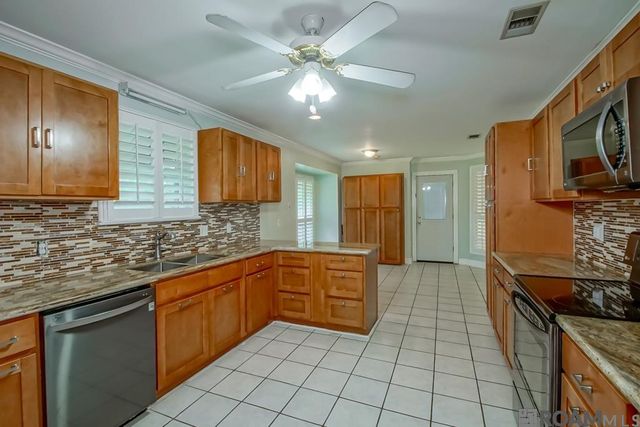 440 Chesterfield Dr, Baton Rouge, LA 70815