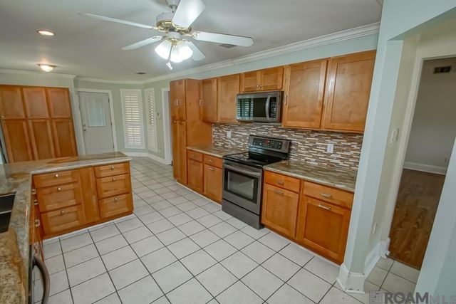 440 Chesterfield Dr, Baton Rouge, LA 70815