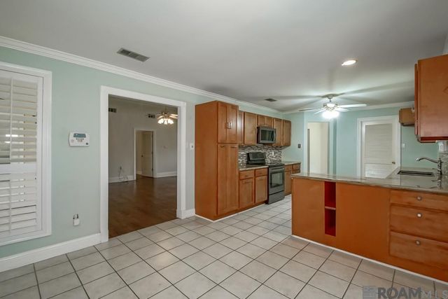 440 Chesterfield Dr, Baton Rouge, LA 70815