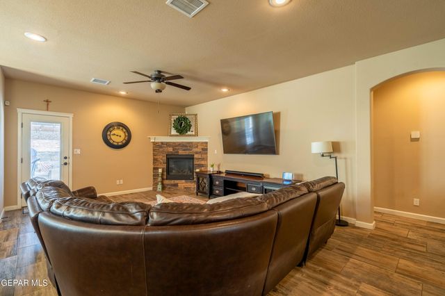 7730 Enchanted View Drive, El Paso, TX 79911