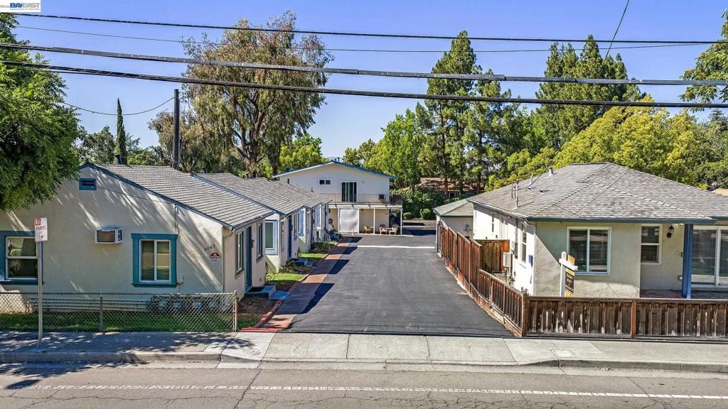 Image 1 of property listing at 4067 Vineyard Ave, Pleasanton, CA 94566