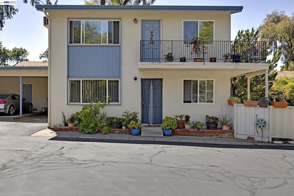 Image 11 of property listing at 4067 Vineyard Ave, Pleasanton, CA 94566