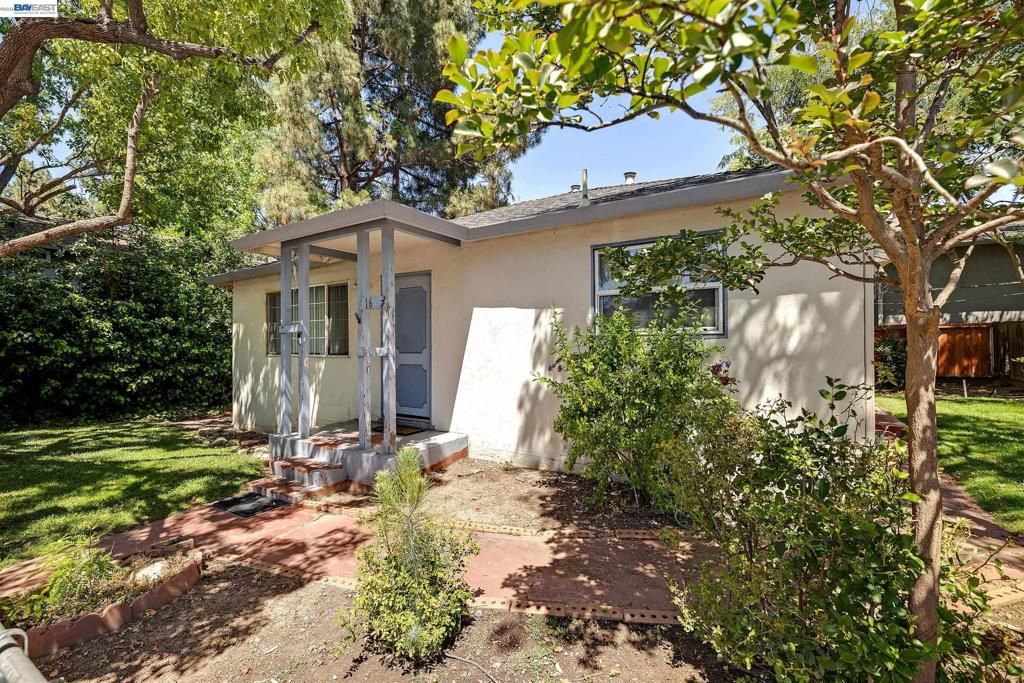 Image 14 of property listing at 4067 Vineyard Ave, Pleasanton, CA 94566