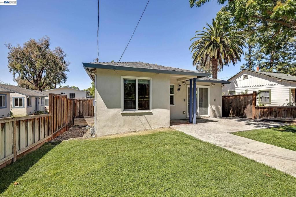 Image 17 of property listing at 4067 Vineyard Ave, Pleasanton, CA 94566