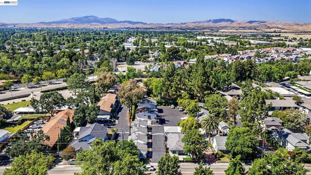Image 44 of property listing at 4067 Vineyard Ave, Pleasanton, CA 94566
