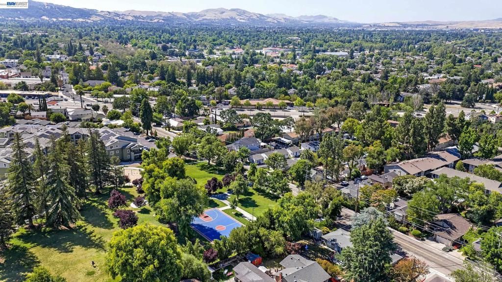 Image 49 of property listing at 4067 Vineyard Ave, Pleasanton, CA 94566