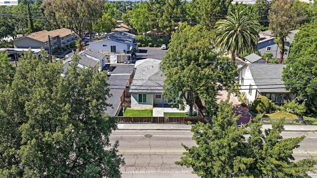 Image 51 of property listing at 4067 Vineyard Ave, Pleasanton, CA 94566