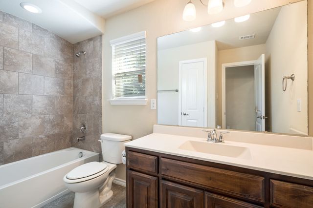 1300 Bellingham Circle, Glenn Heights, TX 75154