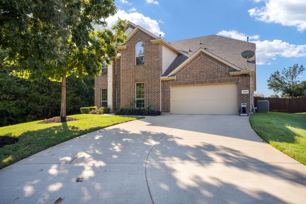 1300 Bellingham Circle, Glenn Heights, TX 75154