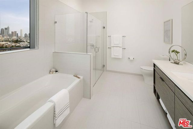 3033 Wilshire Avenue PH1705, Los Angeles, CA 90010